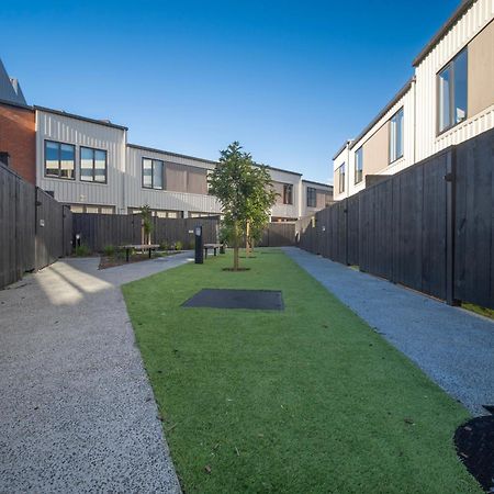 Modern Townhouse Close To City With Full Kitchen - Ellerslie オークランド エクステリア 写真