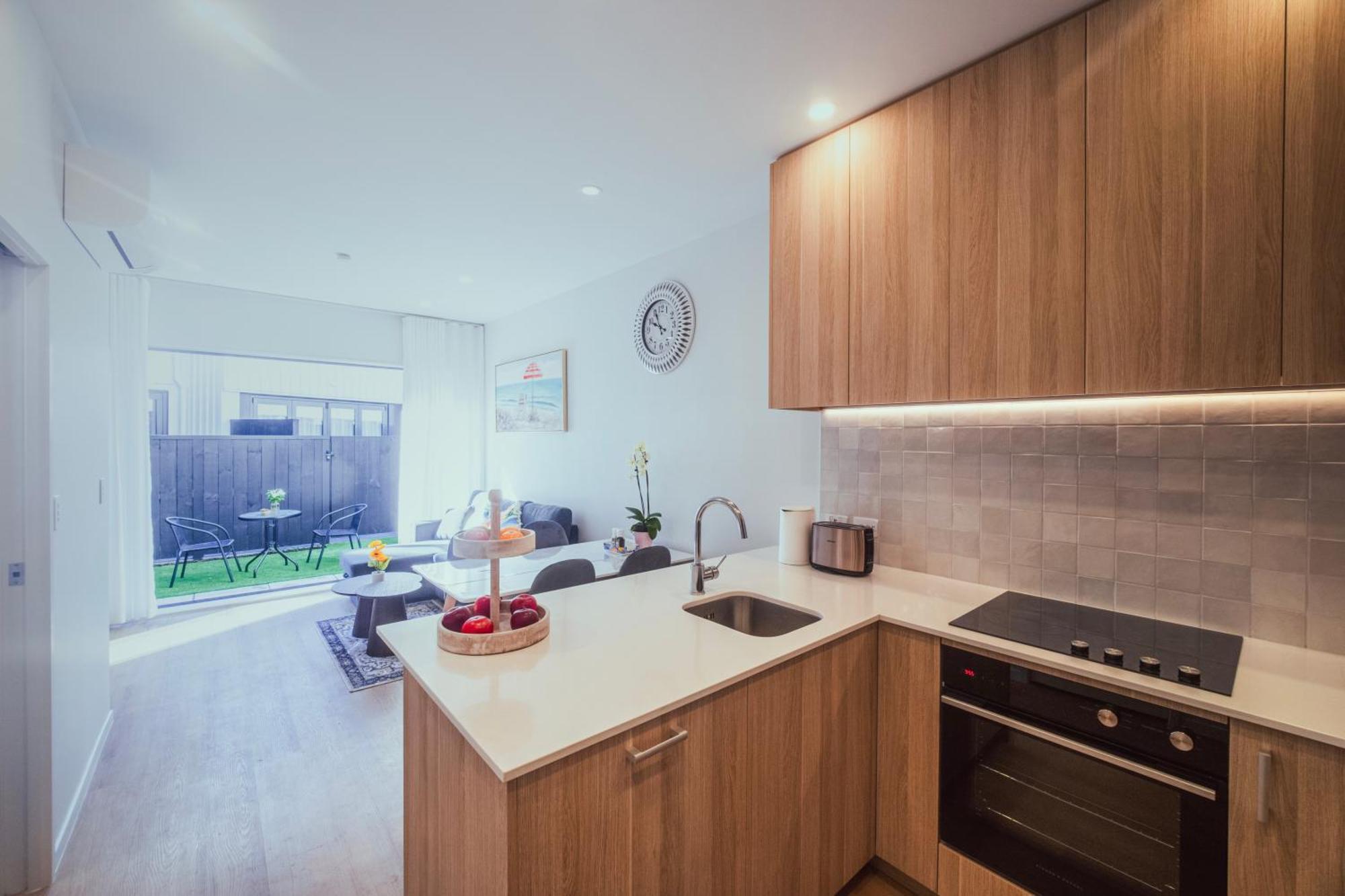Modern Townhouse Close To City With Full Kitchen - Ellerslie オークランド エクステリア 写真
