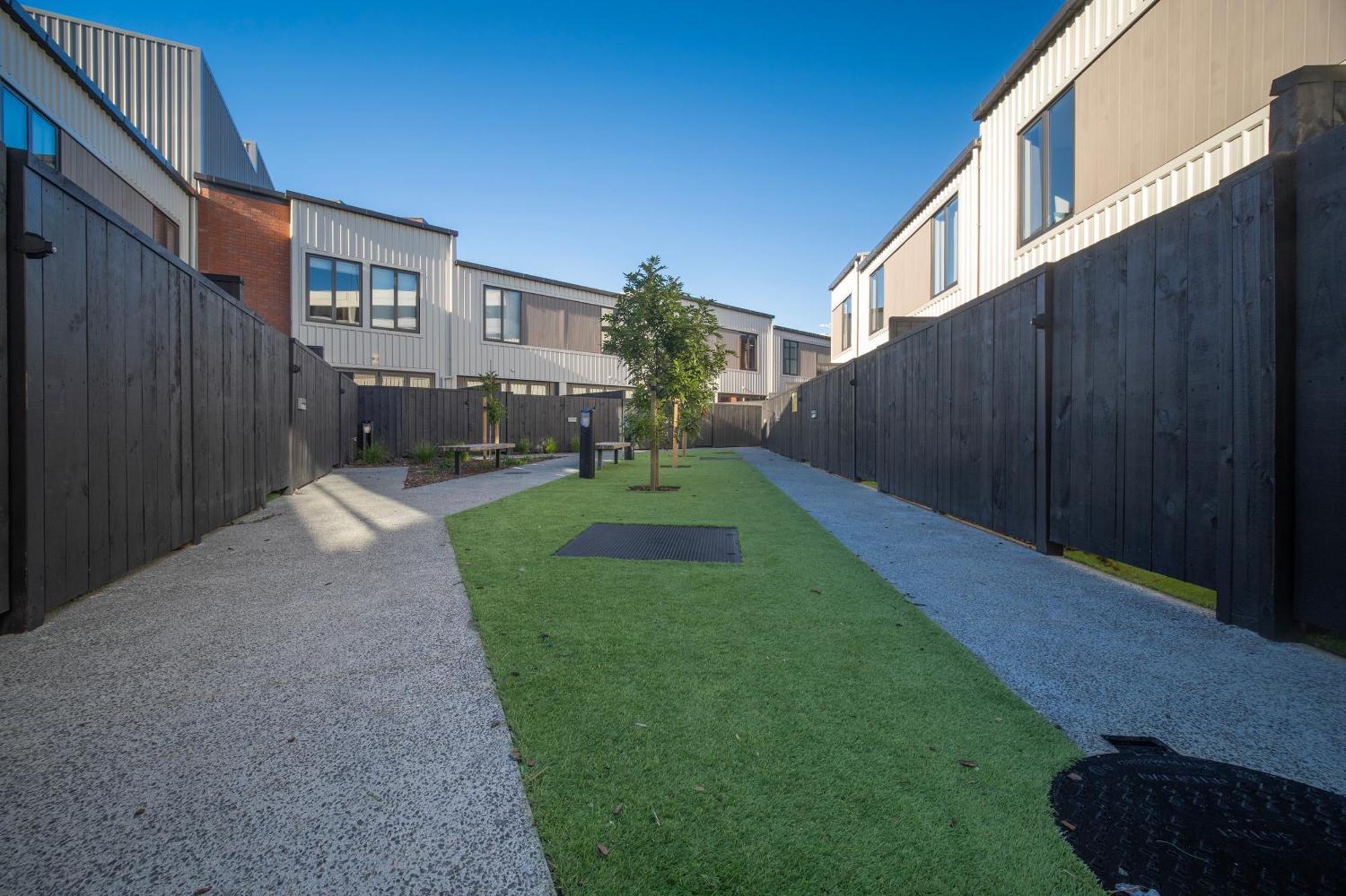 Modern Townhouse Close To City With Full Kitchen - Ellerslie オークランド エクステリア 写真
